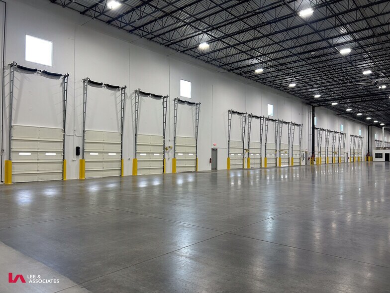 More Photos Of 2601 Skyview Dr, Lithia Springs Distribution For Lease