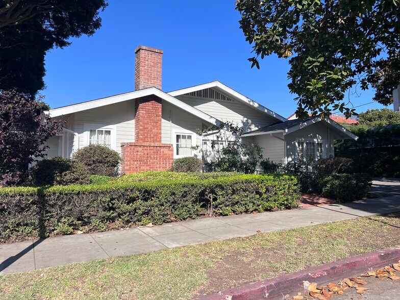 Primary Photo Of 102 N Milpas St, Santa Barbara Office For Lease