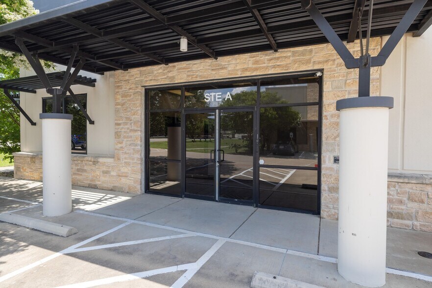 More Photos Of 190 N Bagdad Rd, Leander Unknown For Lease