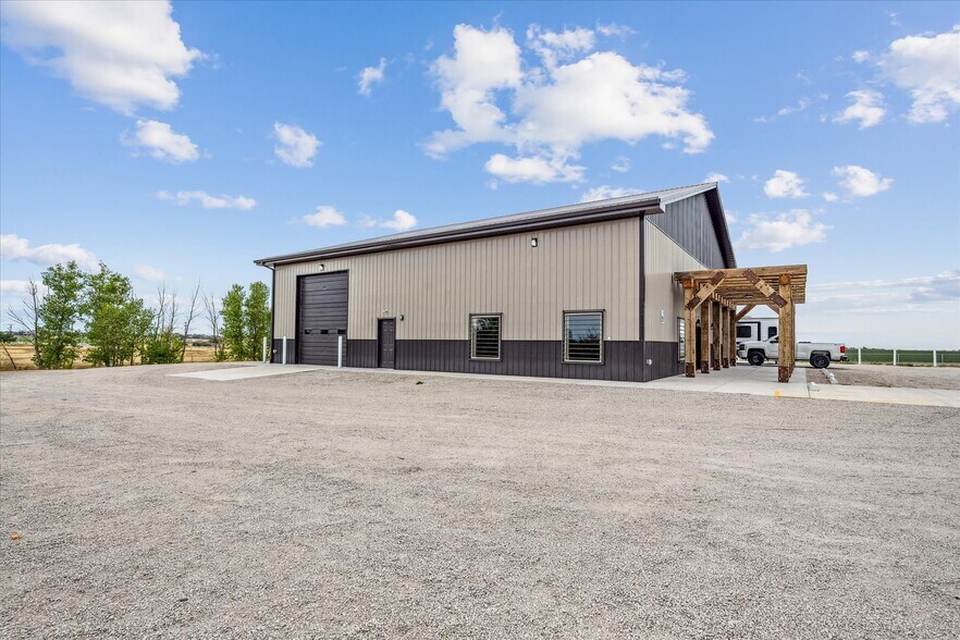 More Photos Of 15181 Shadow Wood St, Brighton Parking Garage For Lease