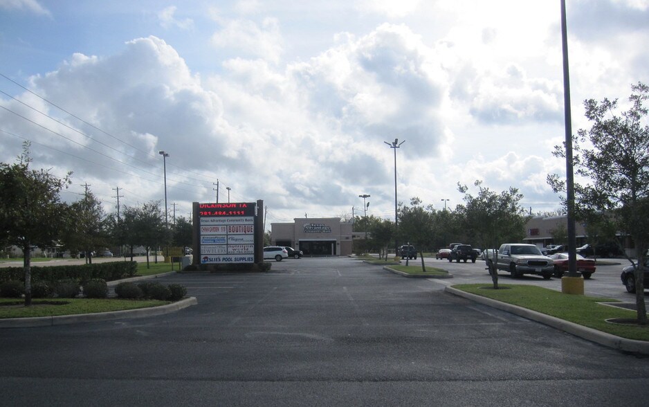 More Photos Of 2514-2550 E Broadway St, Pearland Unknown For Lease