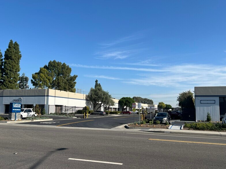 More Photos Of 15946-15948 Downey Ave, Paramount Warehouse For Lease