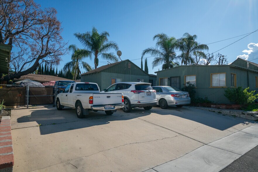 More Photos Of 929-933 W 7th St, Corona Apartments For Sale
