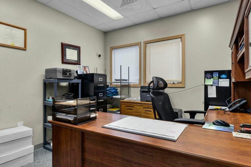 More Photos Of 150 Mensa Dr, Noblesville Office For Sale