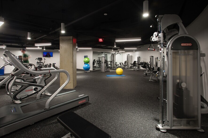 More Photos Of 8609 Westwood Center Dr, Vienna Office For Lease