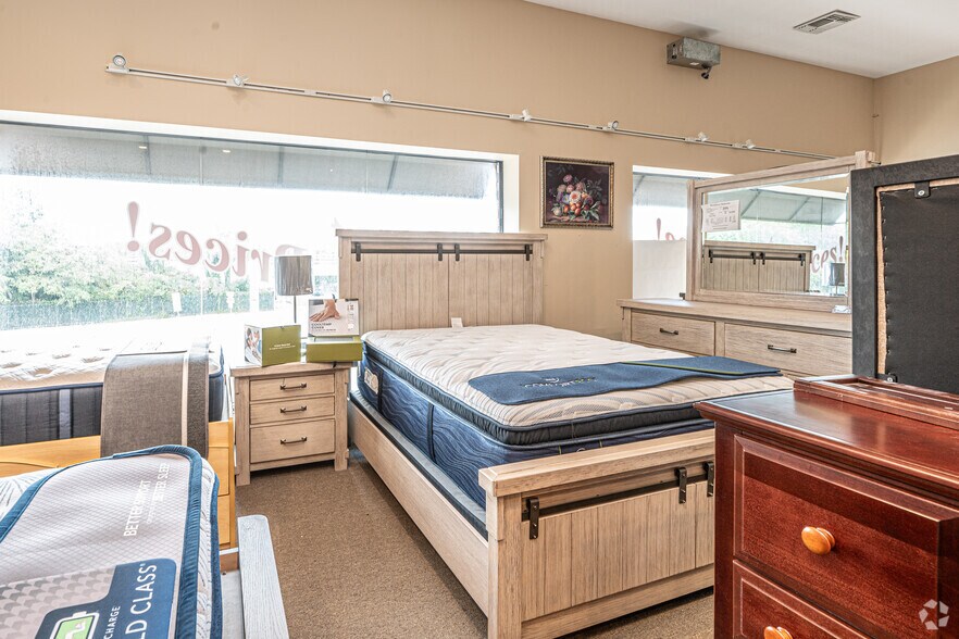 More Photos Of 607 Sunrise Hwy, Bellmore Storefront Retail Office For Sale