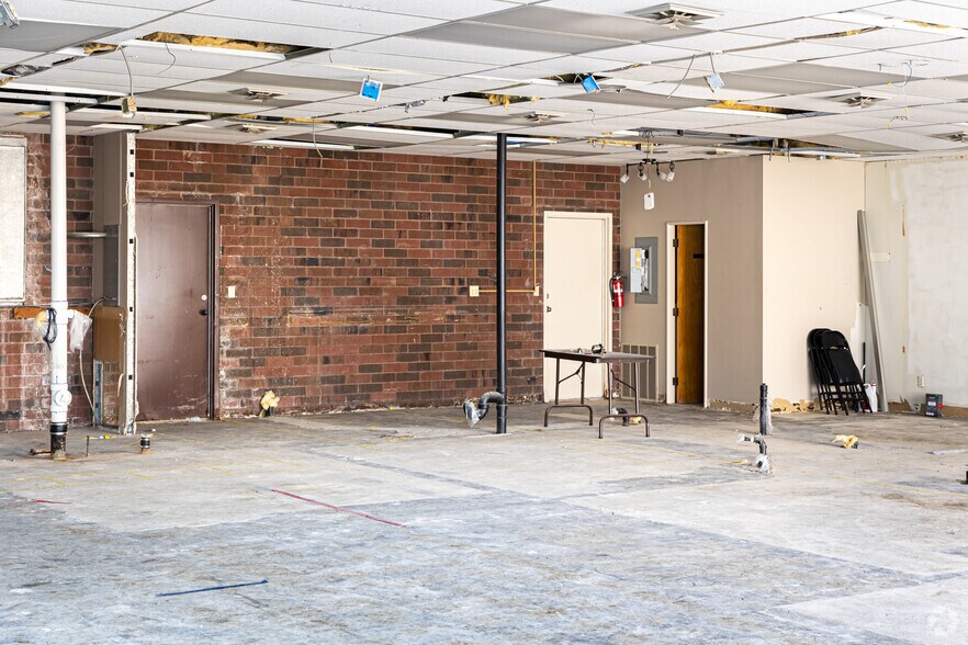 More Photos Of 816-818 NW Park Ln, Lee's Summit Office For Lease