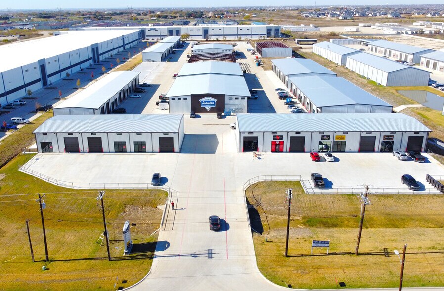 More Photos Of 13055 Harmon Rd, Fort Worth Warehouse For Lease