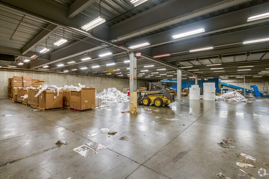 More Photos Of 4101 W Burnham St, West Milwaukee Manufacturing For Sale