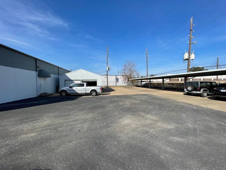 More Photos Of 10702 Fallstone Rd, Houston Flex For Sale