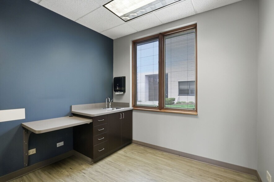 More Photos Of 390 Congress Pky, Crystal Lake Unknown For Lease