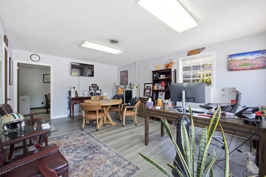 More Photos Of 119 Gateway Ave, Rockwood Office Residential For Sale