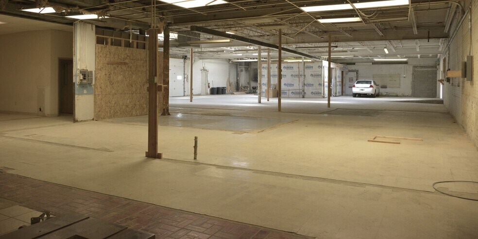 More Photos Of 813 W Old Ridge Rd, Hobart Freestanding For Lease