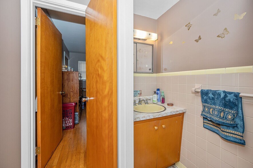 More Photos Of 2310 Van Leunen Dr, Cincinnati Multifamily For Sale