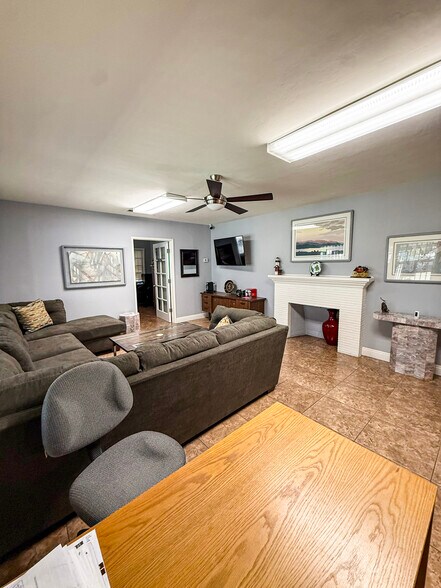 More Photos Of 11628-11630 Victory Blvd, North Hollywood Freestanding For Sale