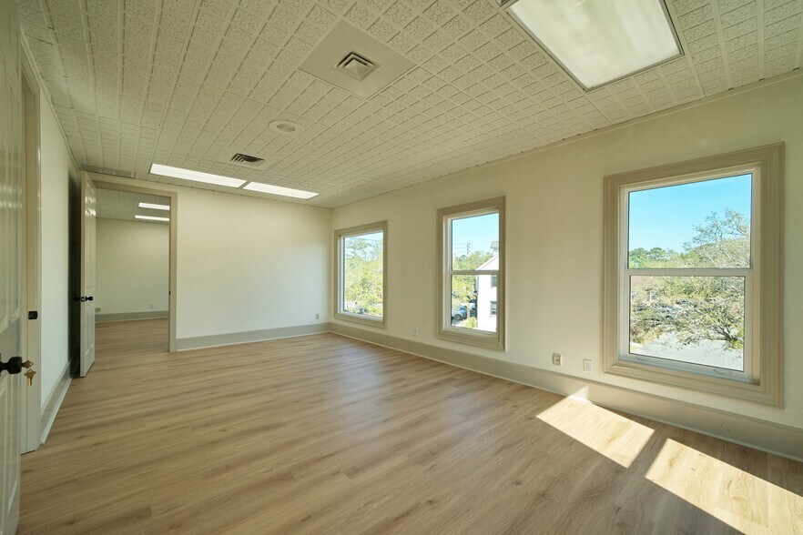 More Photos Of 3375 Capital Cir NE, Tallahassee Office For Sale