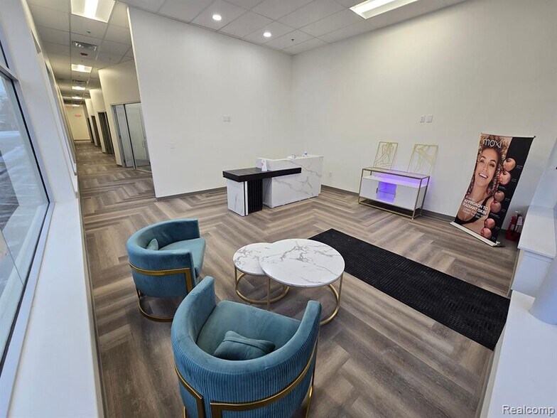 More Photos Of 1077 W 14 Mile Rd, Clawson Freestanding For Lease