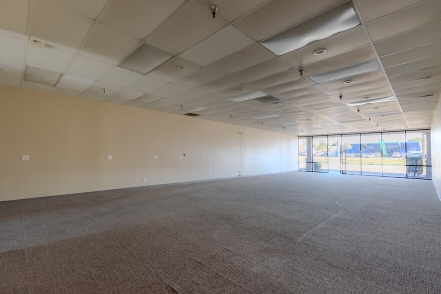 More Photos Of 993 W Valley Blvd, Bloomington Unknown For Lease
