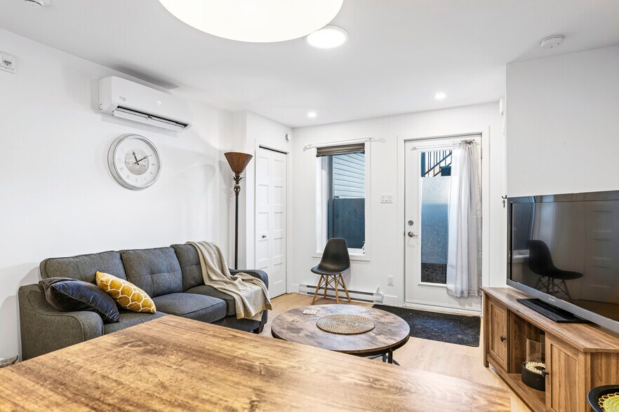 More Photos Of 365 Rue Adams E, Richmond Apartments For Sale