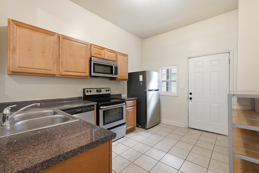 More Photos Of 309 W 41st St, Savannah Multifamily For Sale