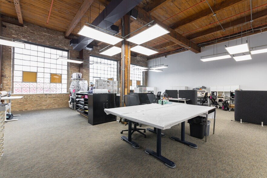 More Photos Of 1100-1114 W Monroe St, Chicago Showroom For Lease