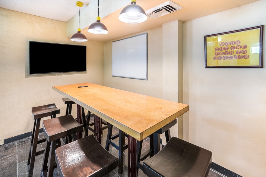 More Photos Of 622 Kempner, Galveston Loft Creative Space For Lease