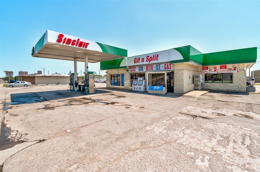 More Photos Of 1705 SW Frank Phillips Blvd, Bartlesville Service Station For Sale