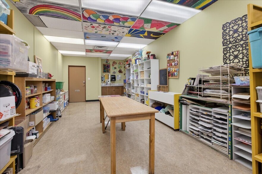 More Photos Of 11831 123 St NW, Edmonton Office For Sale