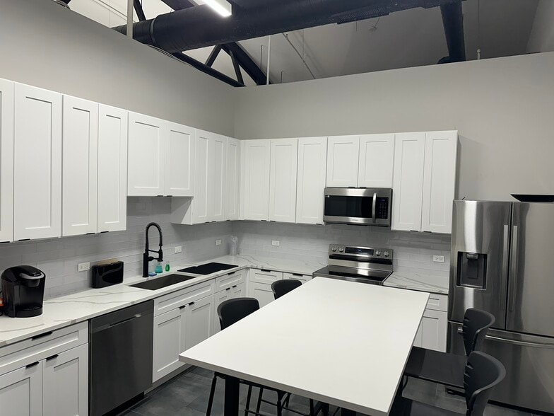 More Photos Of 7729 S State St, Chicago Warehouse For Lease