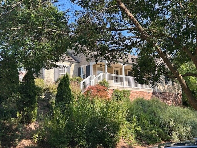 More Photos Of 790 Market St, Woodstock Office For Lease