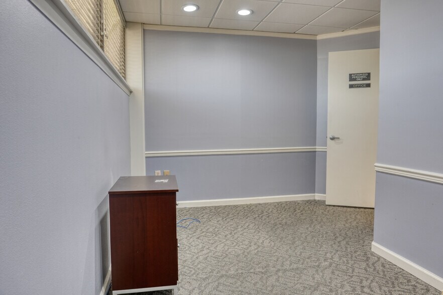 More Photos Of 2477 Stickney Point Rd, Sarasota Medical For Sale