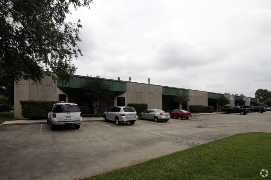 More Photos Of 10620 Stebbins Cir, Houston Unknown For Lease