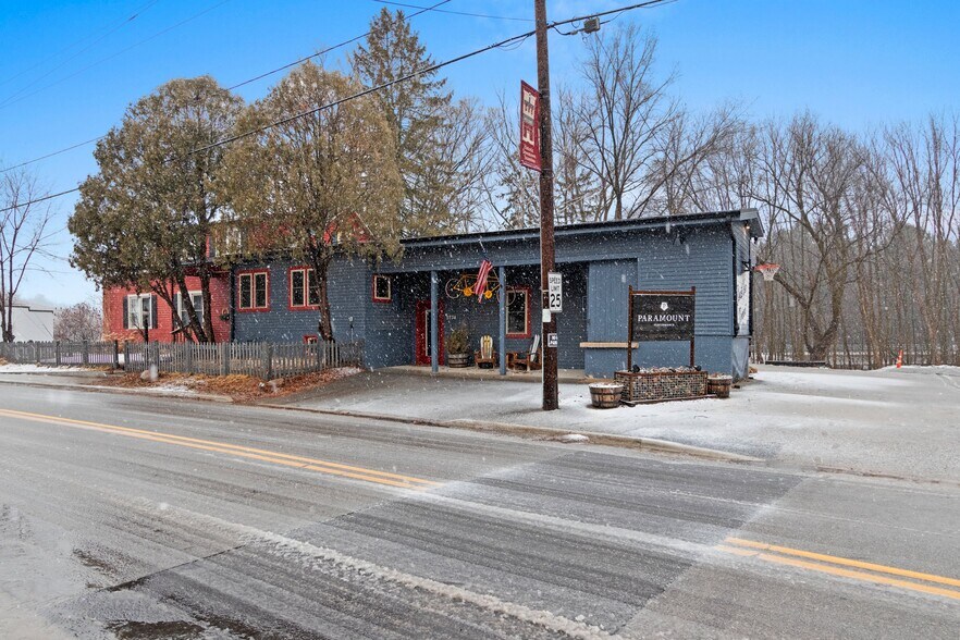 More Photos Of 1774 Riverside Dr, Suamico Freestanding For Lease