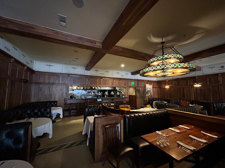 More Photos Of 495 King St, Charleston Storefront For Sale