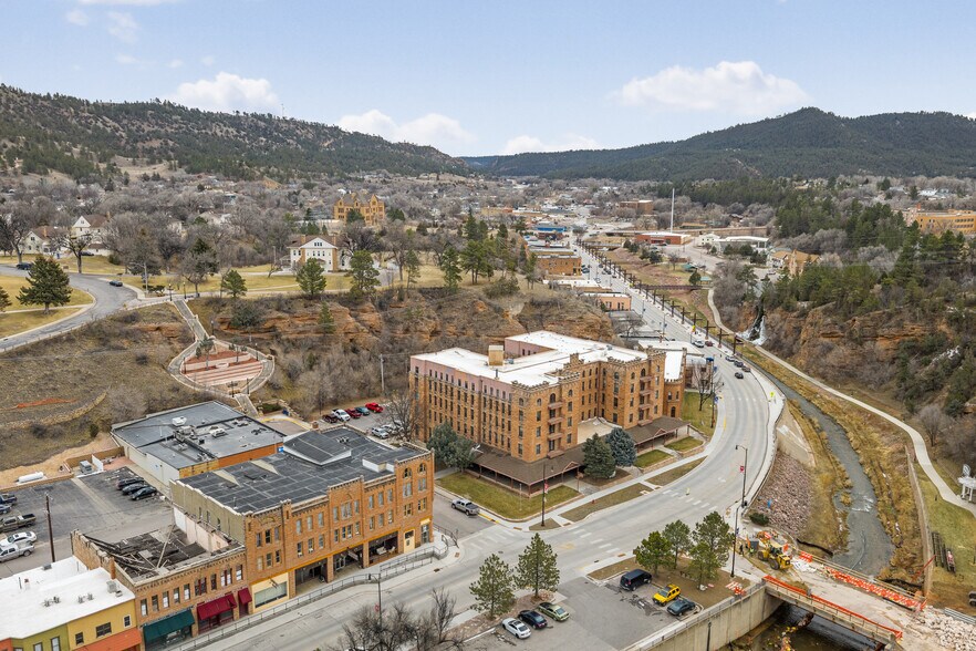 More Photos Of 603 N River St, Hot Springs Hotel For Lease