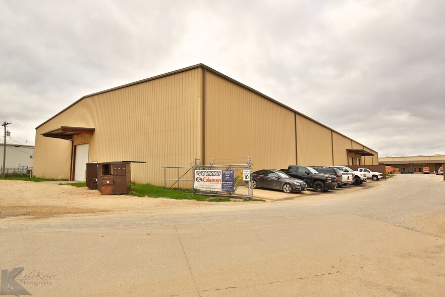 More Photos Of 4650 S Treadaway Blvd, Abilene Light Distribution For Lease