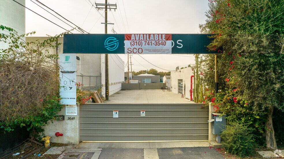 More Photos Of 3249 S La Cienega Blvd, Los Angeles Warehouse For Lease
