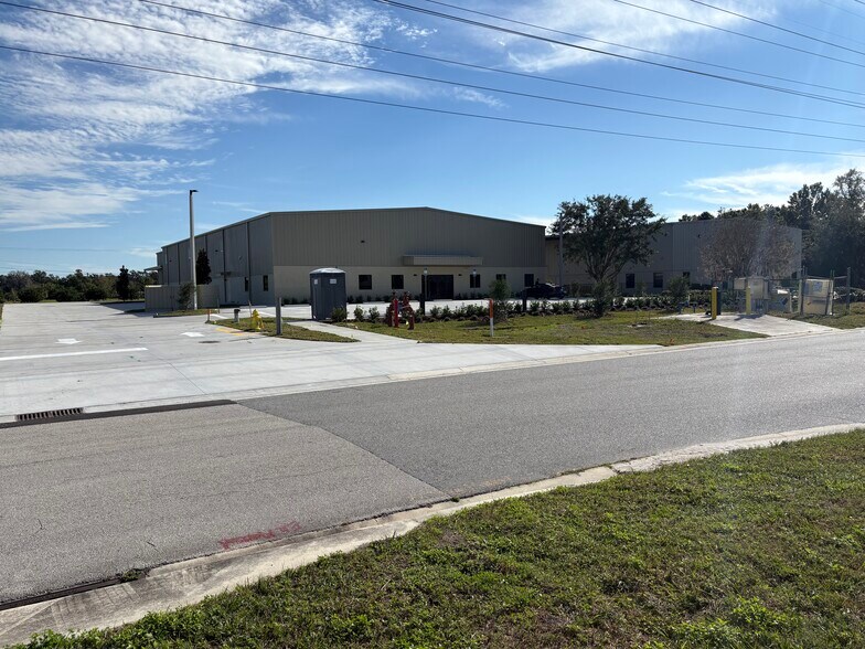More Photos Of 395 Hickman Dr, Sanford Warehouse For Lease