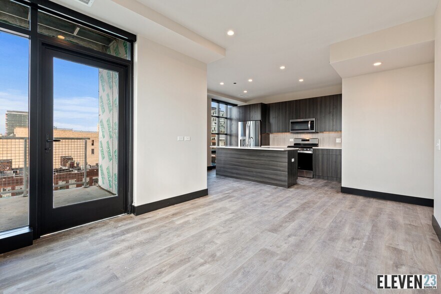 More Photos Of 1123 W Randolph St, Chicago Apartments For Lease