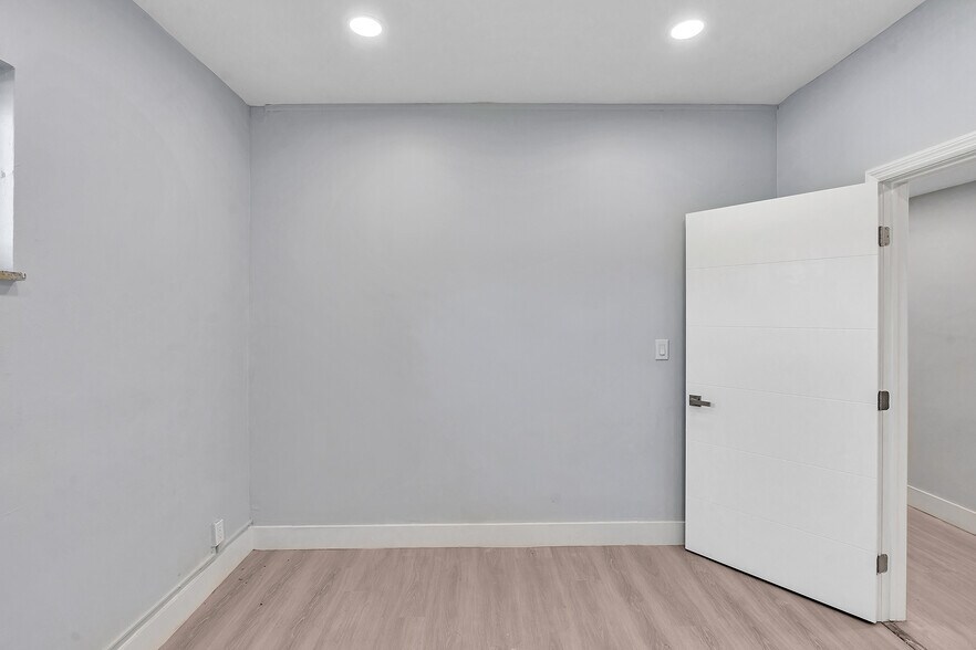 More Photos Of 6240-6244 Miramar Pky, Miramar Medical For Lease