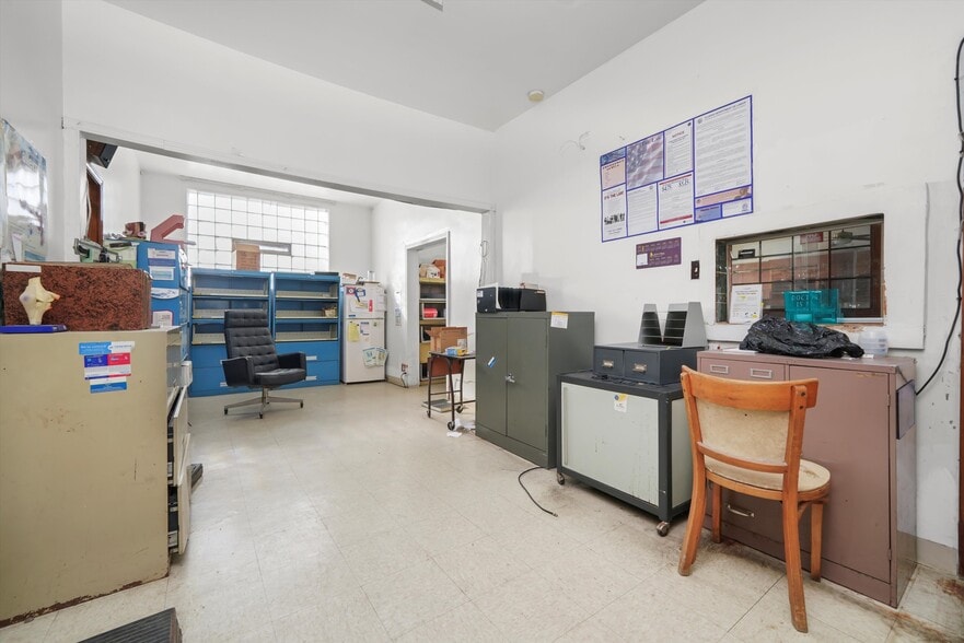 More Photos Of 2024 W 79th St, Chicago Medical For Sale