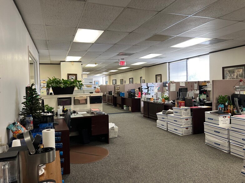 More Photos Of 4420 W FM-1960, Houston Office For Sale