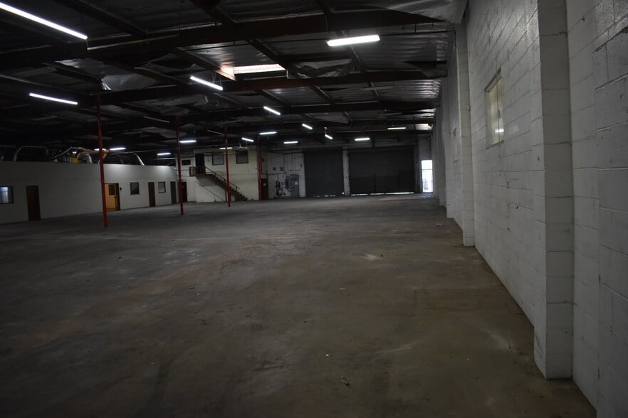 More Photos Of 2416 E 16th St, Los Angeles Manufacturing For Lease