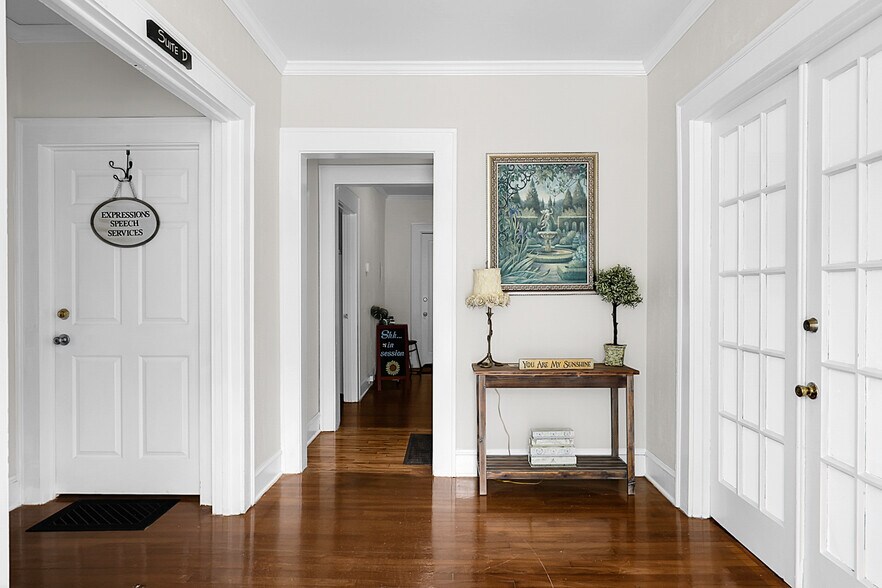 Primary Photo Of 228 E Poplar St, Griffin Office For Lease