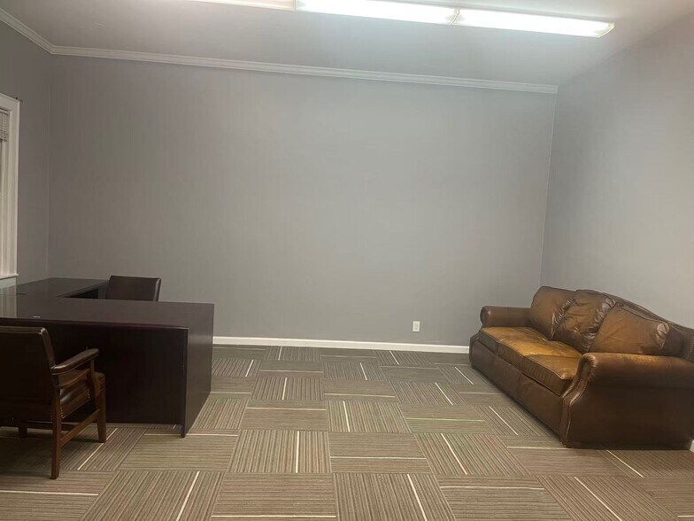 More Photos Of 330 S Wall St, Calhoun Office For Lease