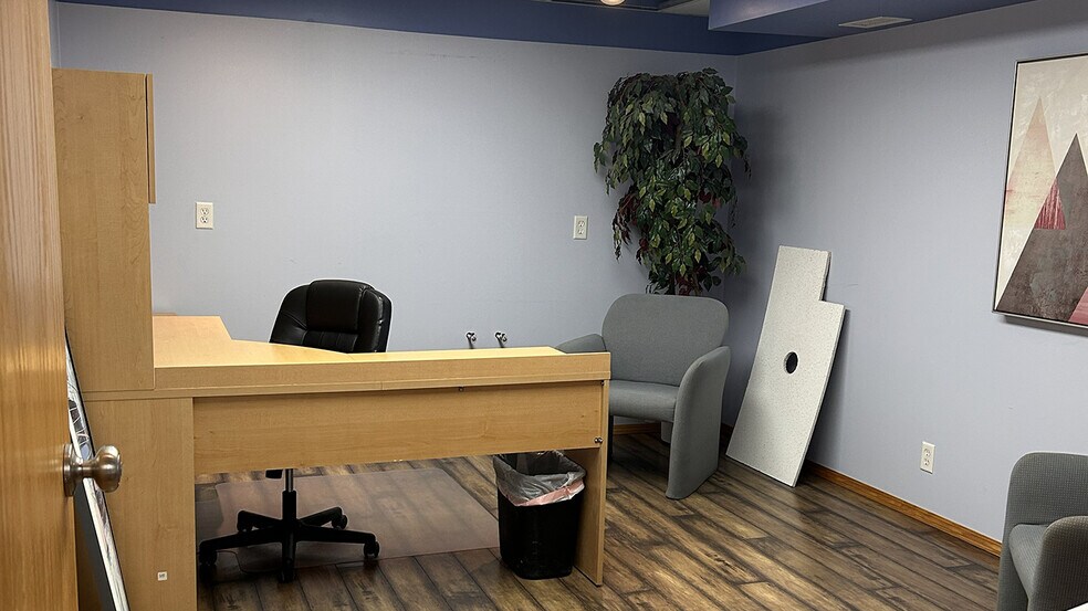 More Photos Of 270 Agri Park Rd, Oak Bluff Industrial For Lease