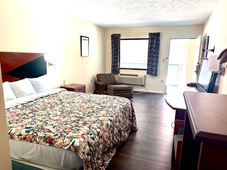 More Photos Of 547 Archusa Ave, Quitman Hotel For Sale