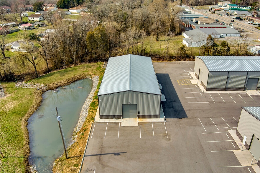 More Photos Of 145 US-70, Lenoir City Flex For Lease