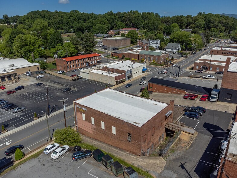 More Photos Of 34 N Logan St, Marion General Retail For Lease