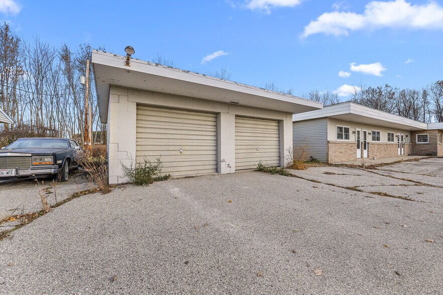 More Photos Of 4991 Arthur Rd, Slinger Hotel For Sale